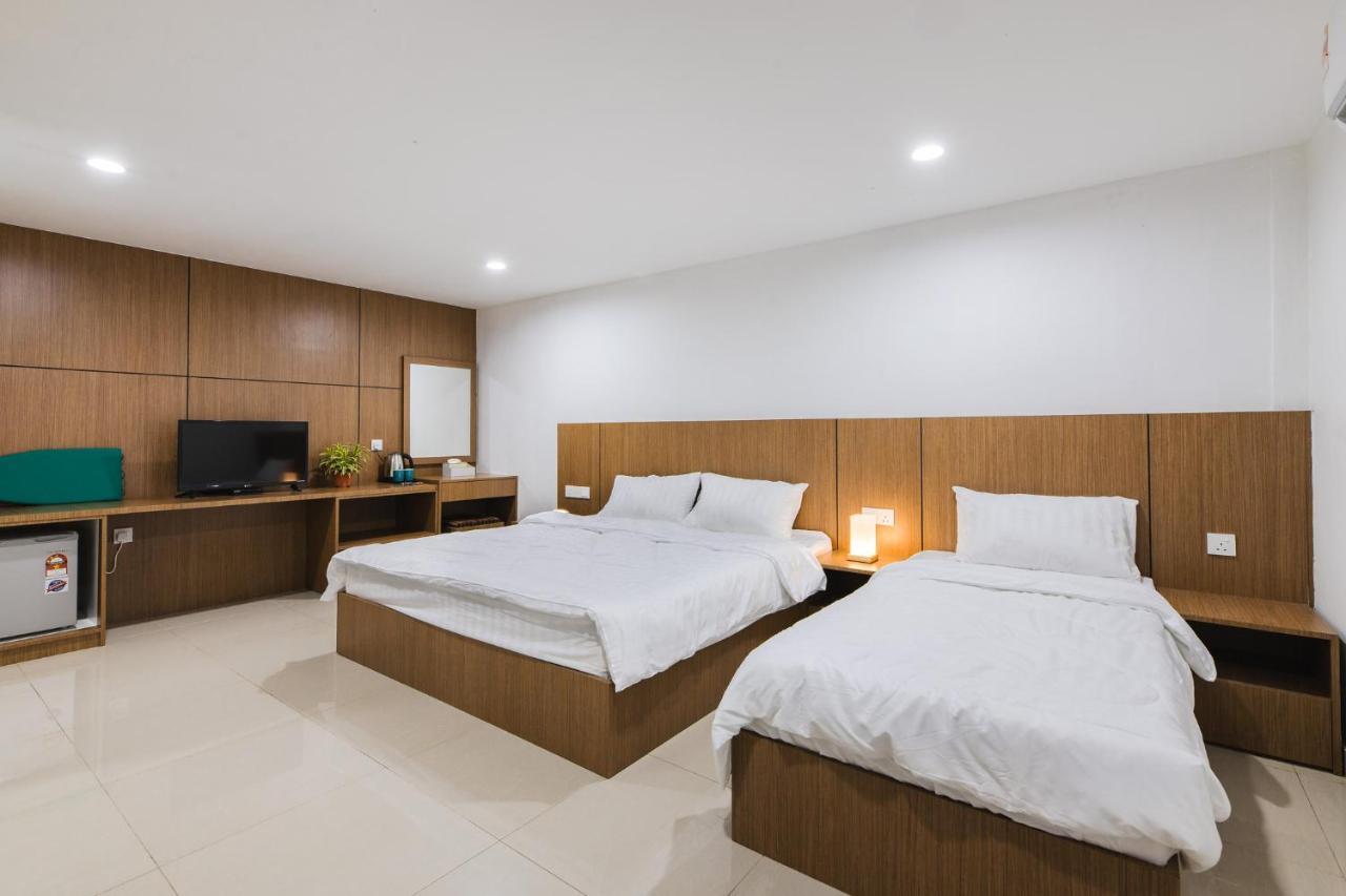 Ellin Forest Karaoke&Pool Resort Bukit Tinggi Bentong Exterior foto
