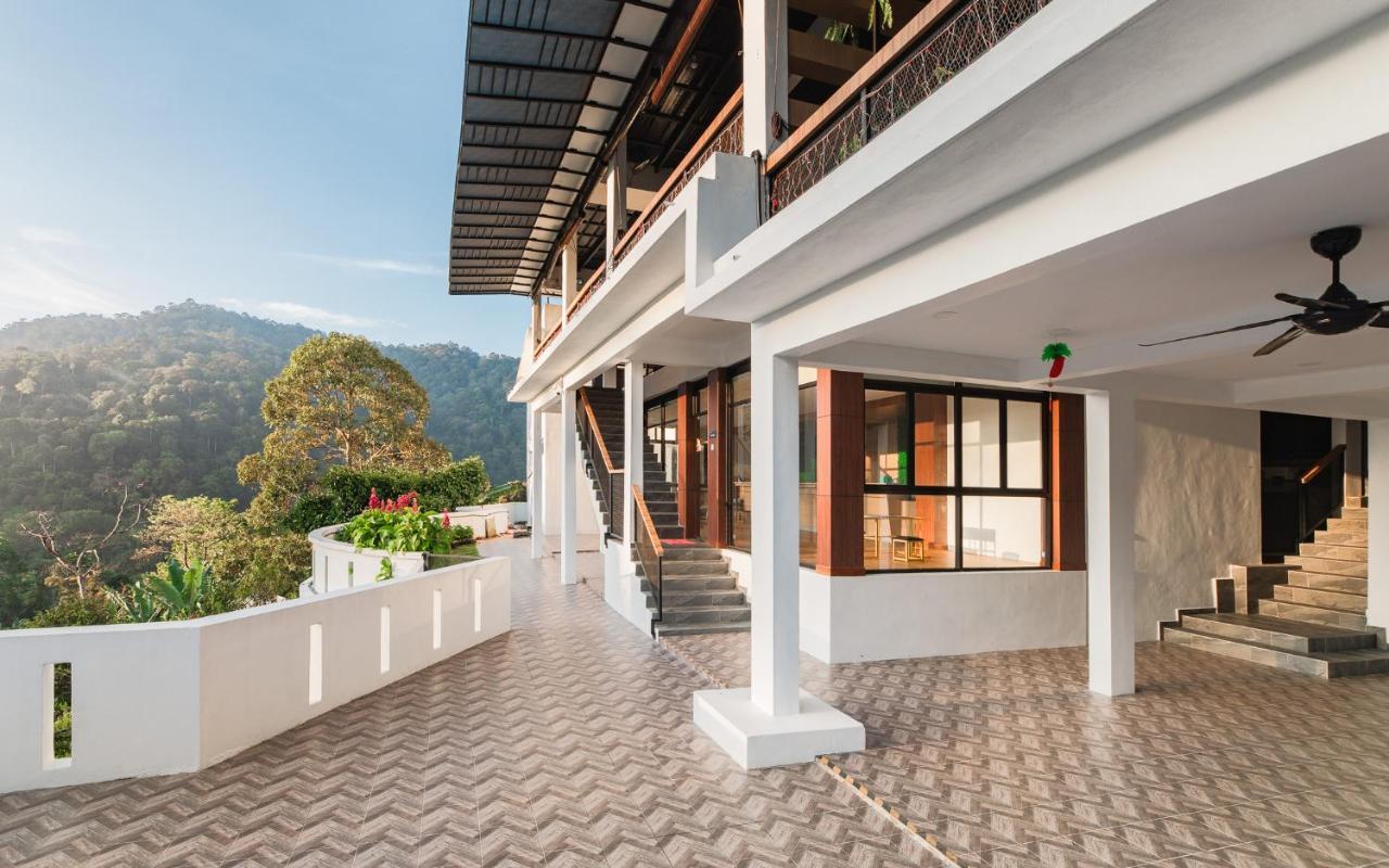 Ellin Forest Karaoke&Pool Resort Bukit Tinggi Bentong Exterior foto