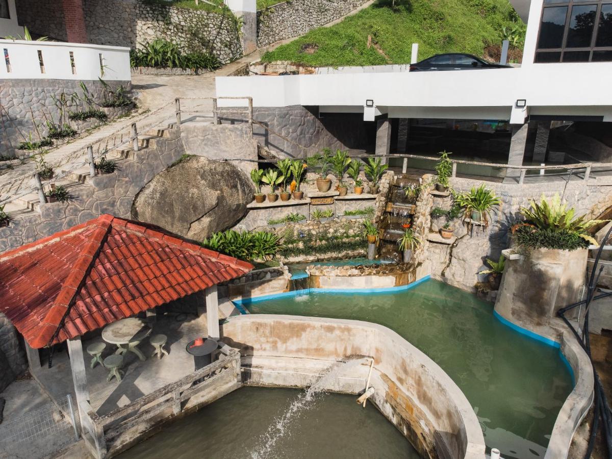 Ellin Forest Karaoke&Pool Resort Bukit Tinggi Bentong Exterior foto