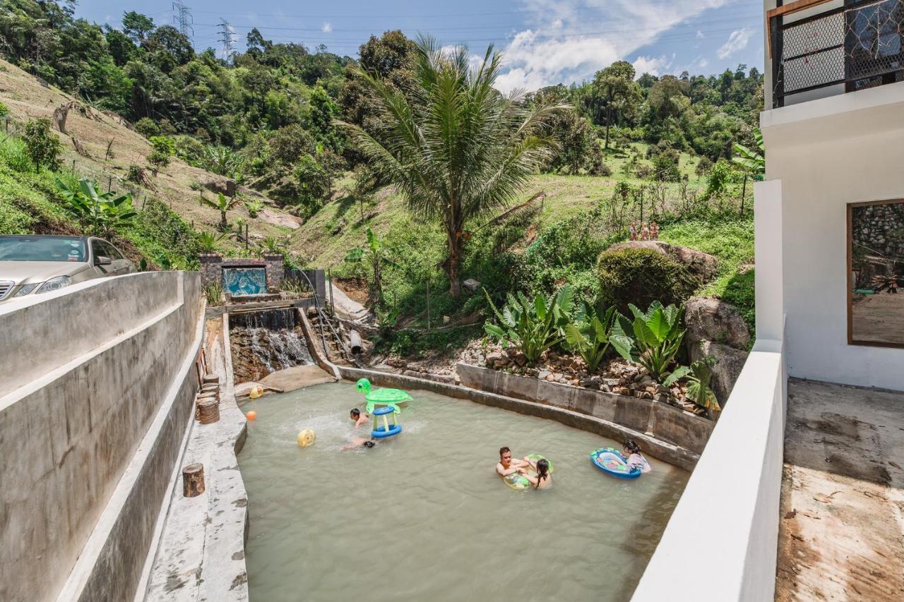 Ellin Forest Karaoke&Pool Resort Bukit Tinggi Bentong Exterior foto